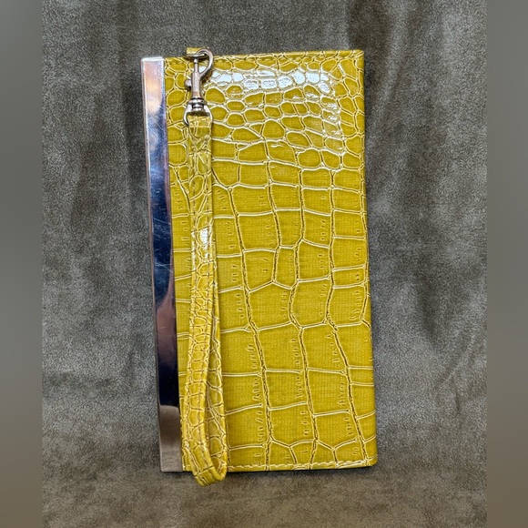 FAUX CROC Chartreuse Clutch Wallet w/ Wristlet Strap Multi-Compartments w/ Zip - Picture 9 of 16